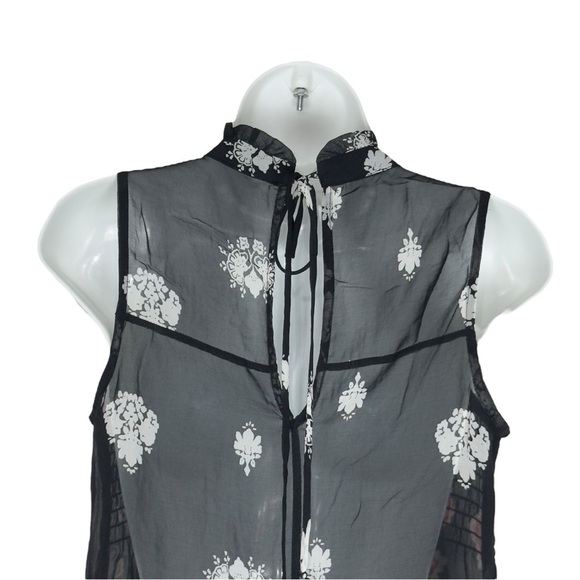 Alter’d State Black Semi Sheer Floral Smocked Sleeveless Keyhole Top Small - Picture 5 of 11